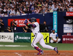 全パ対全セ　3回裏全パ無死、太田は左前打を放つ(撮影･藤尾明華)