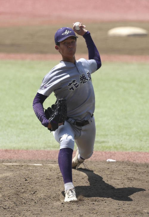 花巻東対盛岡大付　力投する花巻東･萬谷(撮影･増田悦実)