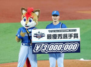 最優秀選手賞を受賞した全パ清宮(撮影･鈴木正人)