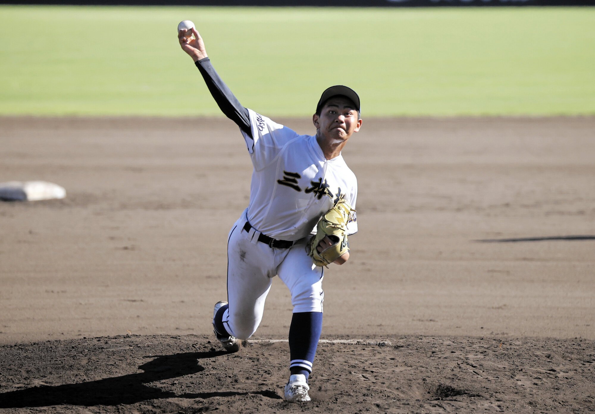 三本松の忽那奏汰投手=2025年7月24日午後4時12分、高松、斉藤夏音撮影