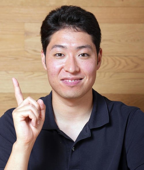インタビューで展望を語った本紙評論家の萩野公介氏