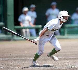 会津北嶺対聖光学院　9回表会津北嶺二死一塁、一ゴロに倒れる五十嵐(撮影･小島史椰)