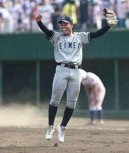叡明対山村学園　延長戦の末、山村学園に勝利しガッツポーズする叡明･田口(撮影･河田真司)