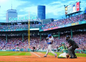 レッドソックス対ドジャース　3回表ドジャース1死、右前打を放つ大谷(撮影･垰建太)