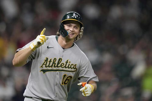 1試合4本塁打を放って笑顔のカーツ(AP)