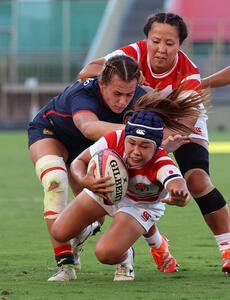日本対スペイン　前半　突破を試みる津久井(手前)(撮影･山本朝陽)