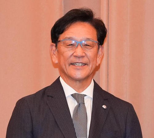 栗山英樹氏＝25年6月