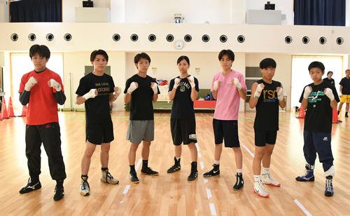インターハイに出場する開志学園のメンバー。左から寺島、天井沢、三國、酒井、吉田、沖、斎藤