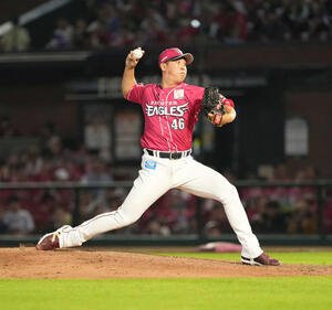 楽天対西武　楽天の藤平(撮影･井上学)