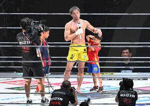 YA－MANとの試合後、引退を表明する金原(撮影･滝沢徹郎)　