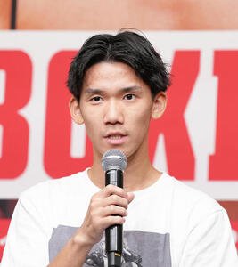 会見で意気込みを語る高見(撮影･足立雅史)