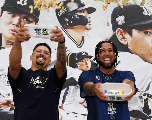 オリックス･マチャド(左)とエスピノーザ(2025年2月撮影)