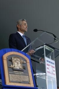 米国ニューヨーク州クーパーズタウンで行われた米国野球殿堂入りセレモニーでスピーチをするイチロー氏