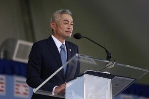 米国ニューヨーク州クーパーズタウンで行われた米国野球殿堂入りセレモニーでスピーチをするイチロー氏