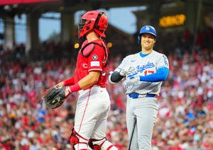 レッズ対ドジャース　1回表ドジャース無死二塁、打席に入り笑顔を見せる大谷(撮影･垰建太)