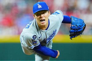レッズ対ドジャース　声を上げ力投するドジャース先発の山本(撮影･垰建太)