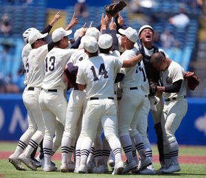東海大菅生対日大三　優勝し喜びを爆発させる日大三ナイン(撮影･小島史椰)