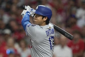 レッズ戦5回にタイムリー二塁打を放ったドジャース大谷翔平(AP)