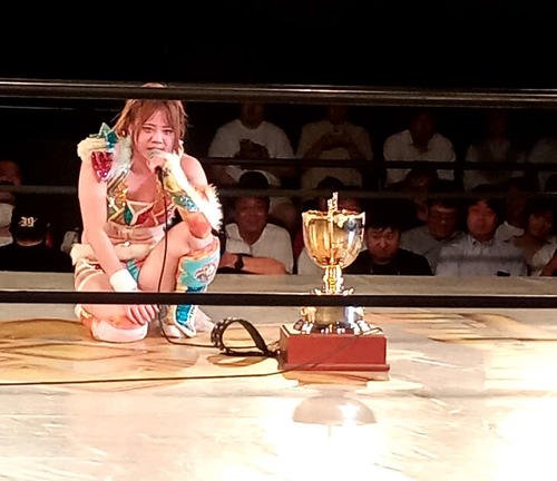 試合後のマイクを行う岩谷麻優