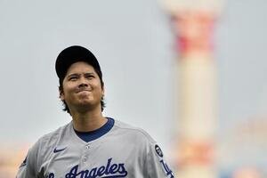 初回のマウンドで険しい表情を見せるドジャース大谷翔平(AP)