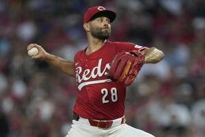 力投するレッズのニック･マルティネス(AP)