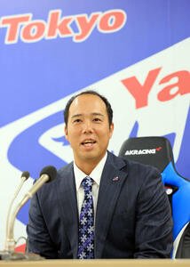 ヤクルト入団会見で、思いを語る青柳(撮影･浅見桂子)