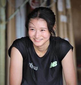 公開練習で笑顔を見せる陸上女子100メートル障害の田中(撮影･藤塚大輔)