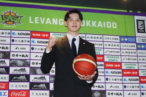 新加入会見に臨んだレバンガ北海道の木林(撮影･保坂果那)