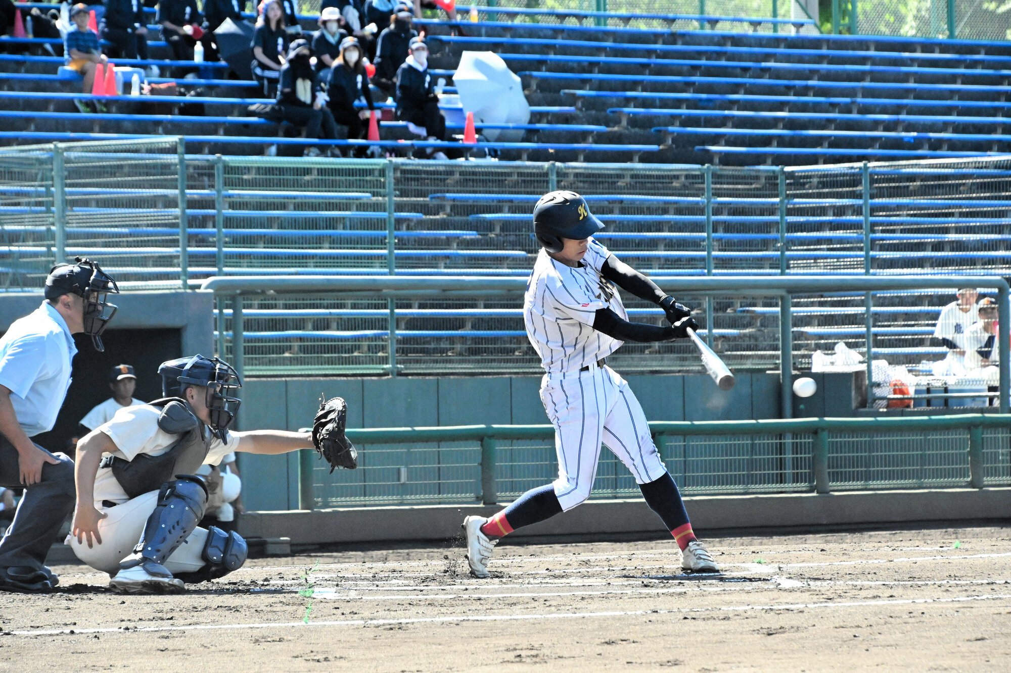 開新―鹿児島実　一回表2死三塁、金森が中前適時打を放ち先制する=リブワーク藤崎台