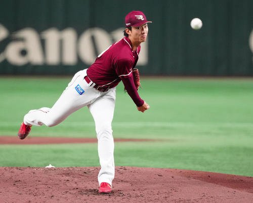 ロッテ対楽天　先発し力投する楽天荘司(撮影･鈴木みどり)