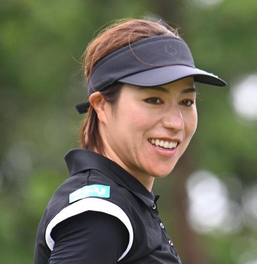 岡山絵里(2025年6月撮影)