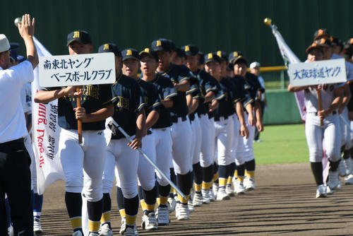南東北ナインは堂々入場行進した