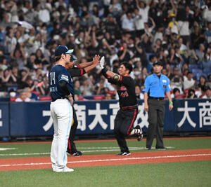 オリックス対日本ハム　9回裏オリックス1死二、三塁、頓宮にサヨナラ3点本塁打を浴びた加藤(撮影･和賀正仁)