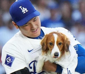 ドジャース大谷翔平と愛犬デコピン(2024年8月)