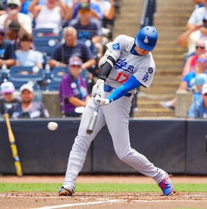 レイズ対ドジャース　6回表ドジャース1死一塁、右前打を放つ大谷(撮影･垰建太)