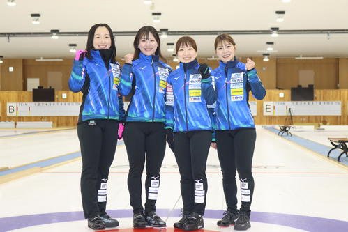 ロコ･ソラーレのメンバー　左から藤沢五月、吉田知那美、鈴木夕湖、吉田夕梨花(2025年5月28日撮影)