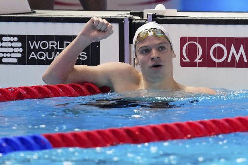 男子400メートル個人メドレーを制したフランスのマルシャン(AP)