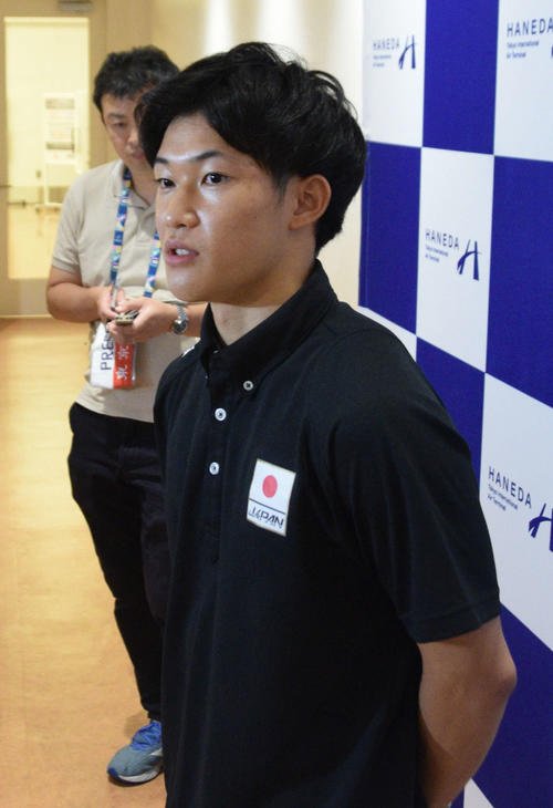 帰国後、取材に応じた玉井陸斗(撮影･泉光太郎)