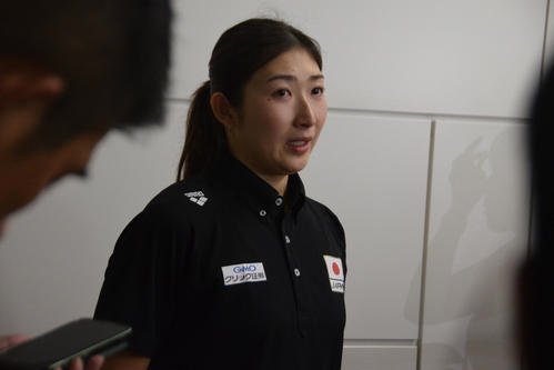 涙を流しながら話す池江(撮影･泉光太郎)