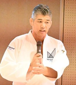 小学生の質問に答える井上康生氏(撮影･飯岡大暉)
