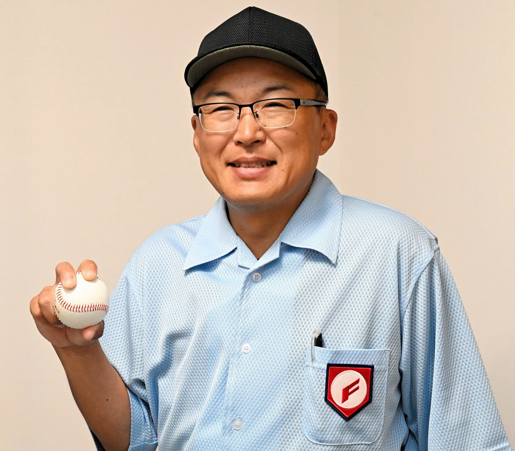 甲子園に審判として派遣される、長谷川源助さん=2025年7月30日、山形県酒田市、渡部耕平撮影