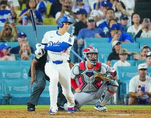 ドジャース対カージナルス　9回裏ドジャース無死、右前打を放つ大谷(撮影･垰建太)