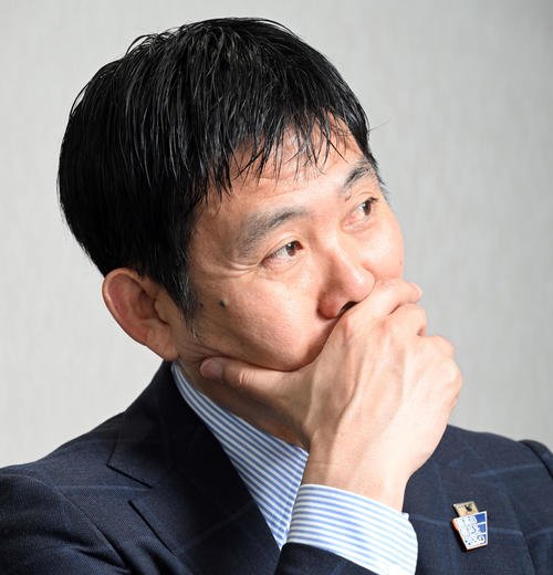 インタビューに応じるサッカー日本代表の森保監督