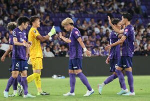 広島対清水　勝利した広島イレブン(撮影･加藤孝規)