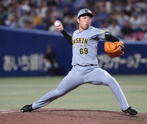 中日対阪神　10回裏に登板した阪神石井(撮影･西尾就之)