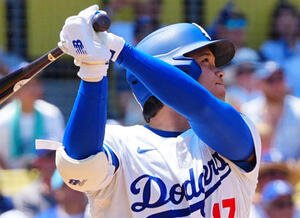ドジャース対カージナルス　3回裏ドジャース1死二塁、メジャー通算1000安打となる2点本塁打を放つ大谷(撮影･垰建太)