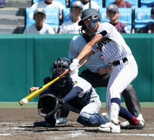 仙台育英対鳥取城北　8回裏鳥取城北無死、吉村は投ゴロに倒れる(撮影･加藤哉)