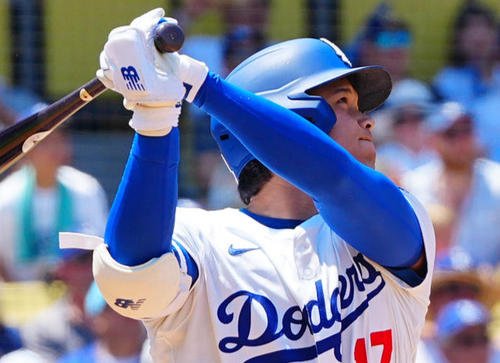 ドジャース対カージナルス　3回裏ドジャース1死二塁、メジャー通算1000安打となる2点本塁打を放つ大谷(撮影･垰建太)
