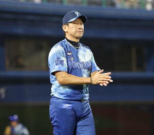 DeNA対広島　勝利し笑顔を見せるDeNA三浦監督(撮影･宮地輝)