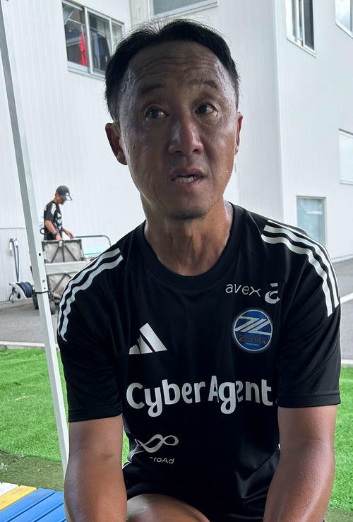 神戸戦に向けてメディア取材に応じた町田の黒田剛監督